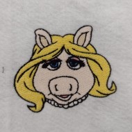 Matriz de Bordado Miss Piggy Rosto